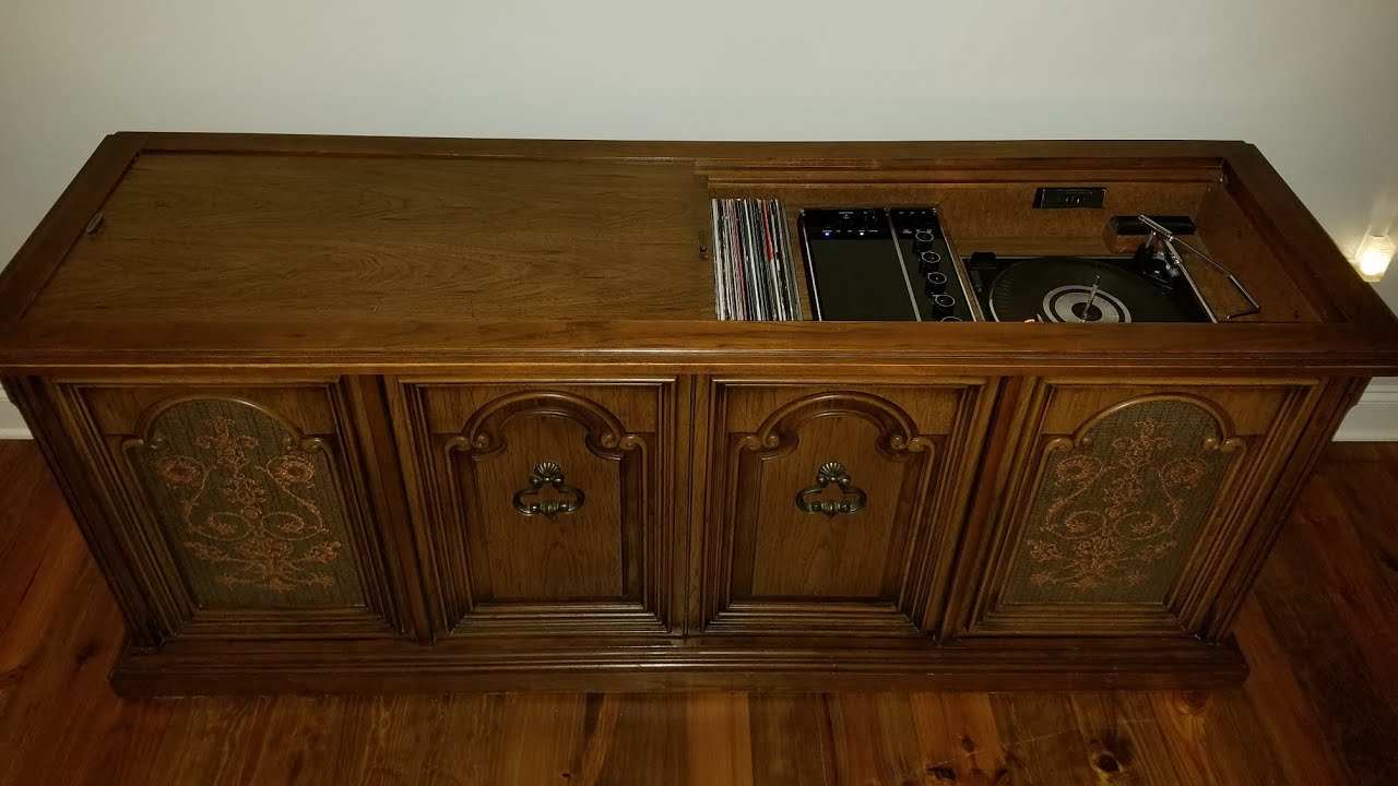 Magnavox console stereo 1968